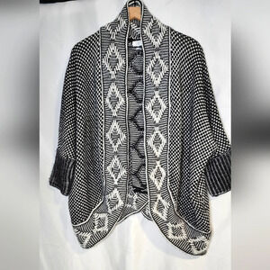 Crown & Ivy Womens Kimono Cardigan Size S Black White Geometric Oversized Chunky